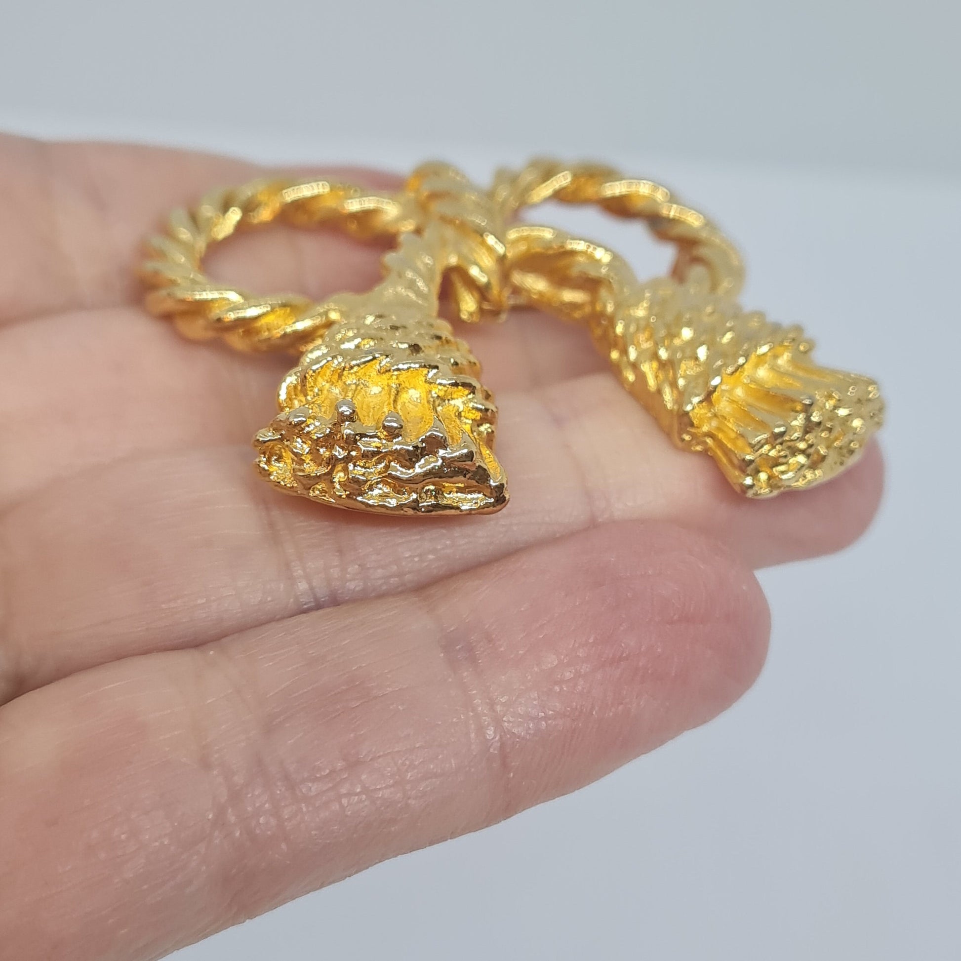 Vintage Gold Tone Tassel Brooch: Rope Design