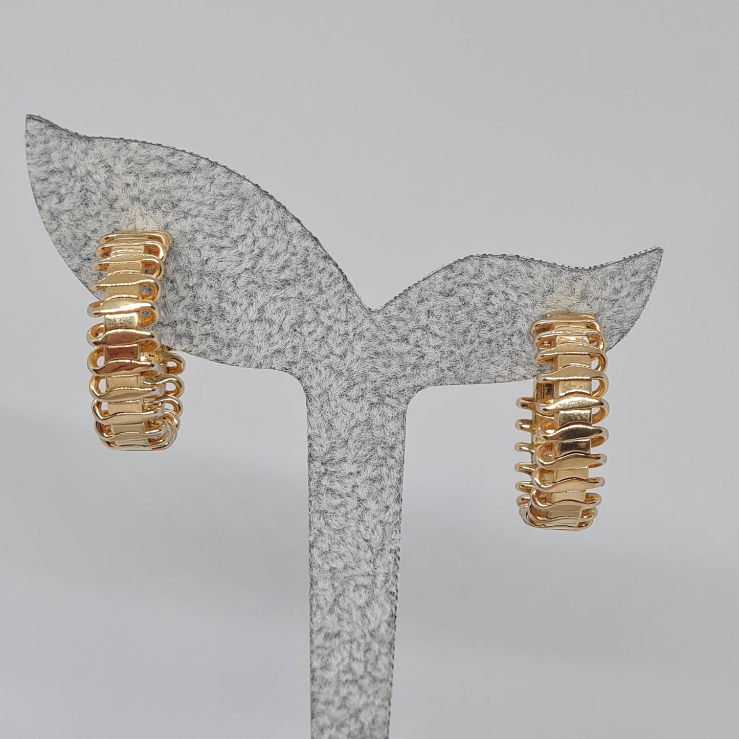 Vintage SARAH COVENTRY "OVERCAST" 1979 hoop clip earrings Gold tone patterned circle huggie hoops