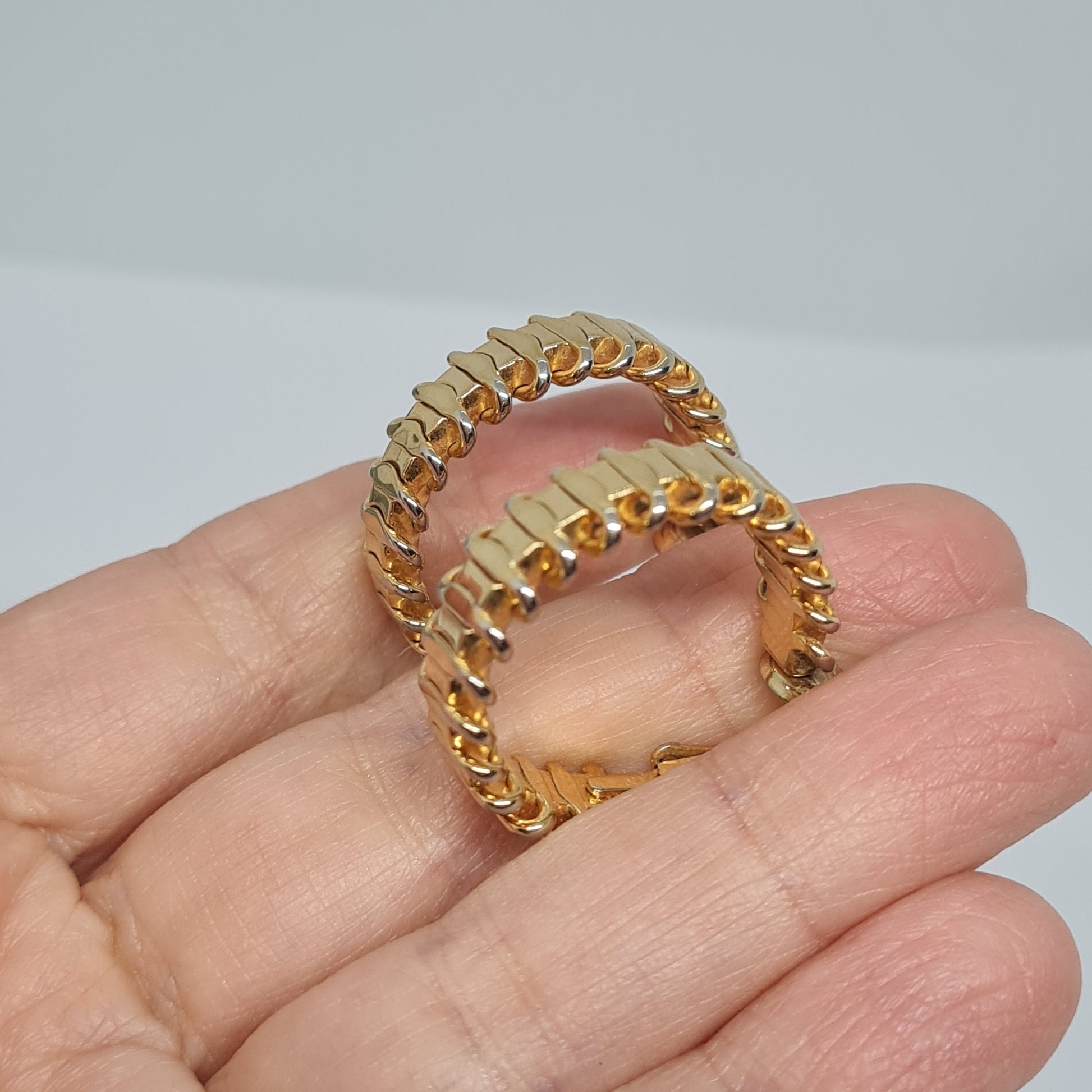 Vintage SARAH COVENTRY "OVERCAST" 1979 hoop clip earrings Gold tone patterned circle huggie hoops