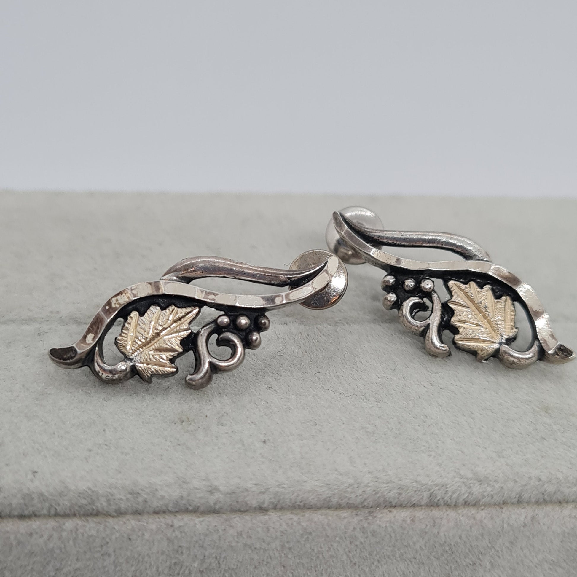 Vintage WM WHEELER Sterling earrings Two tone silver small stud earrings with grape leaf