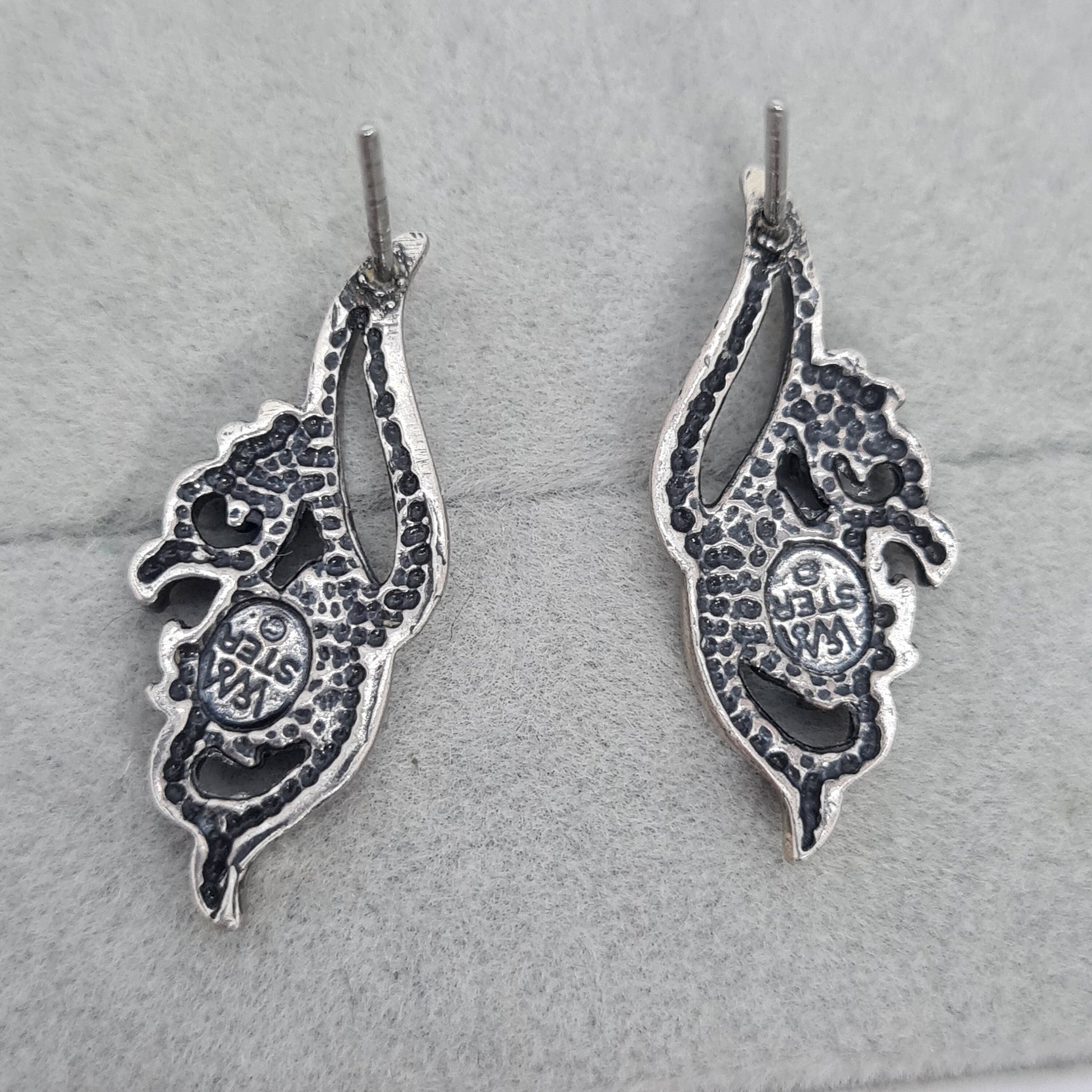 Vintage WM WHEELER Sterling earrings Two tone silver small stud earrings with grape leaf
