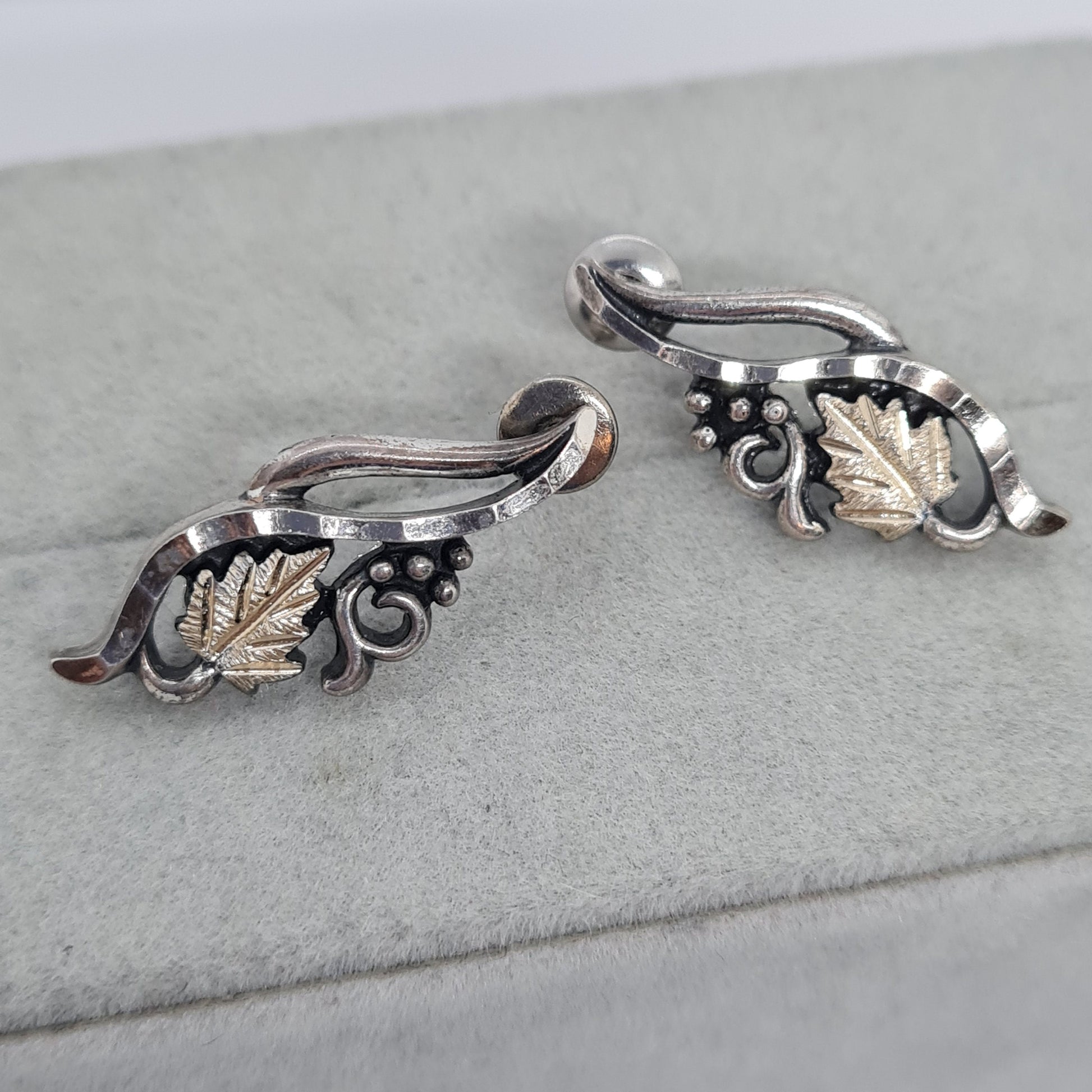 Vintage WM WHEELER Sterling earrings Two tone silver small stud earrings with grape leaf