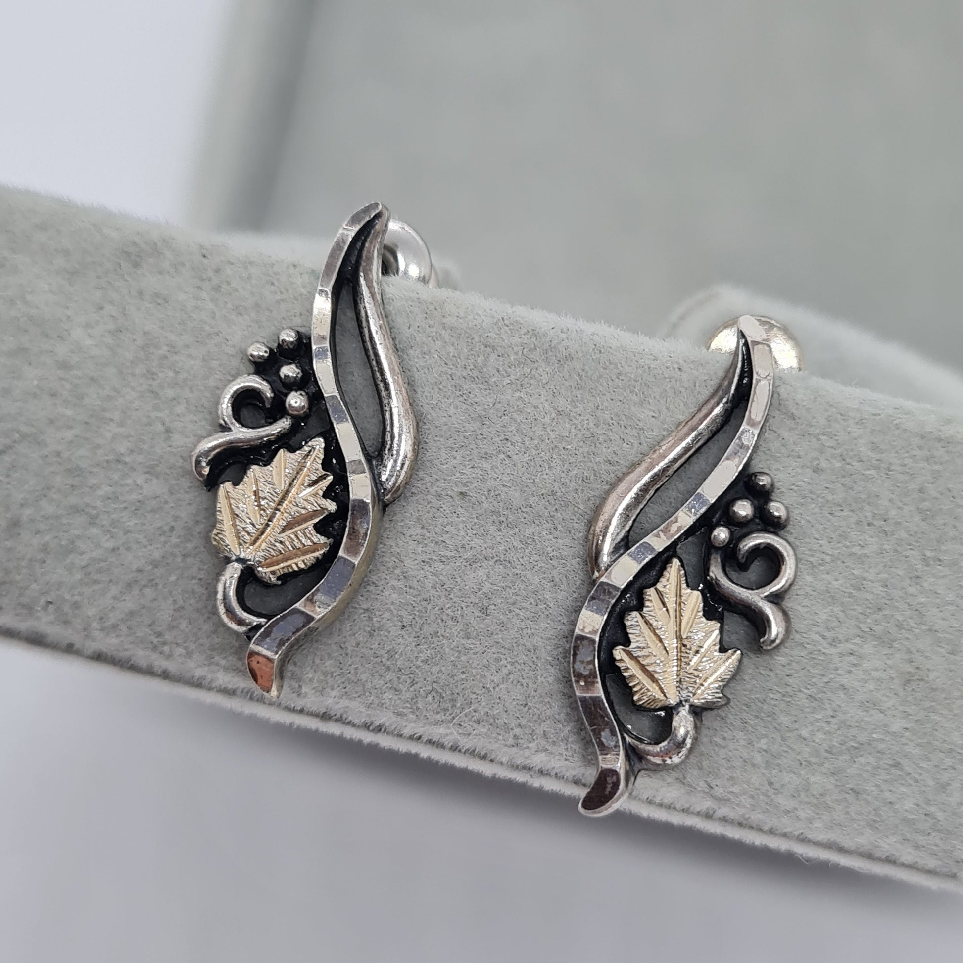 Vintage WM WHEELER Sterling earrings Two tone silver small stud earrings with grape leaf