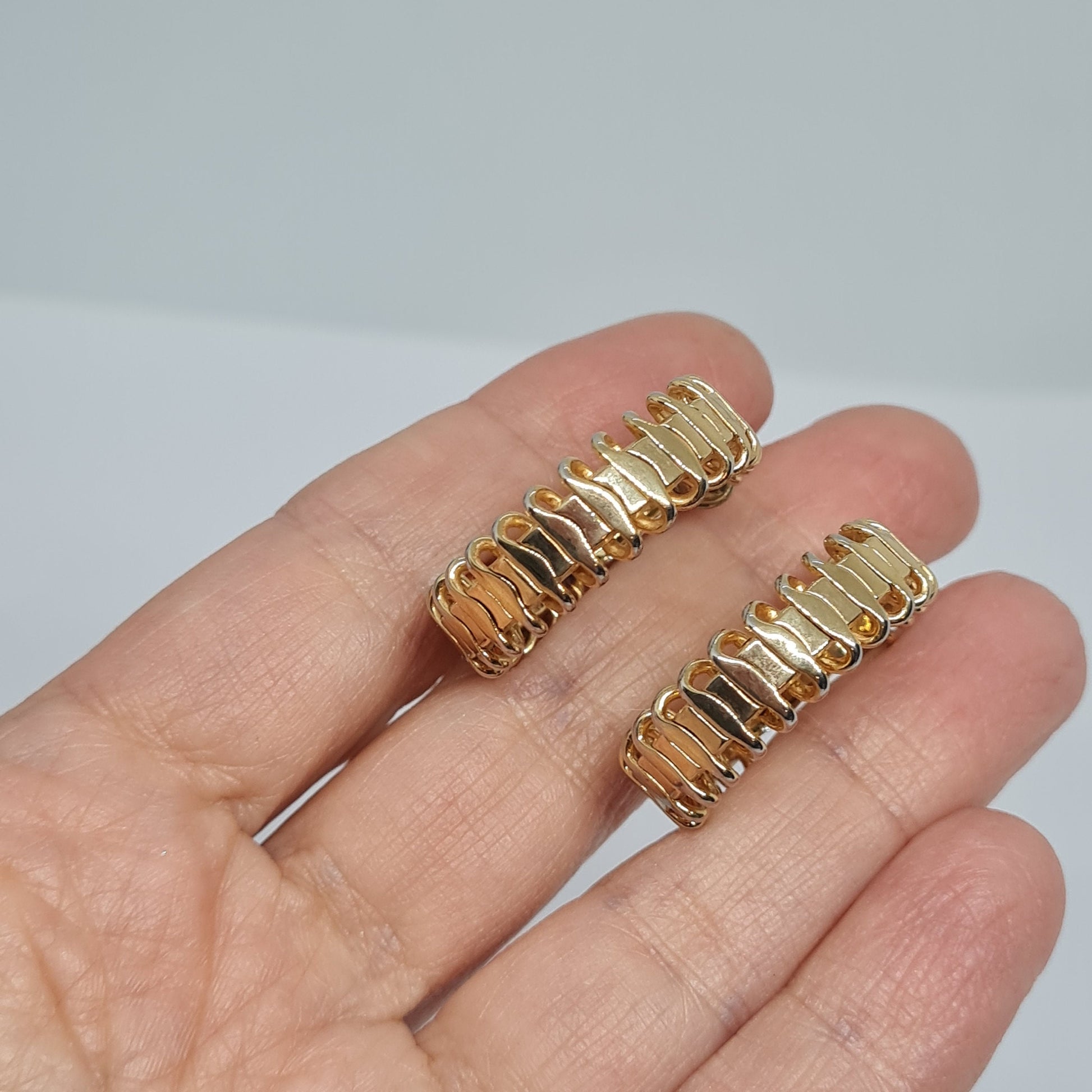 Vintage SARAH COVENTRY "OVERCAST" 1979 hoop clip earrings Gold tone patterned circle huggie hoops