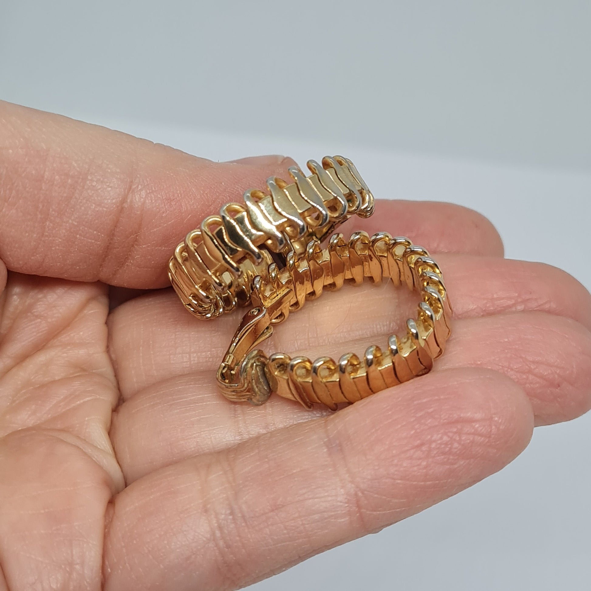 Vintage SARAH COVENTRY "OVERCAST" 1979 hoop clip earrings Gold tone patterned circle huggie hoops