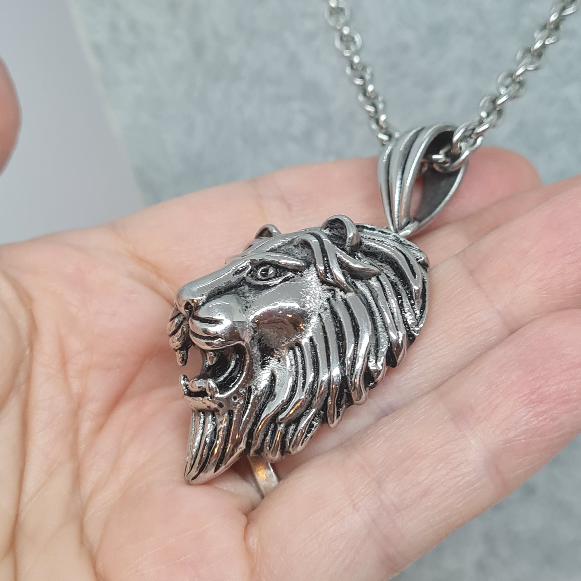 Vintage heavy lion head pendant necklace Silver tone metal chain with chunky pendant