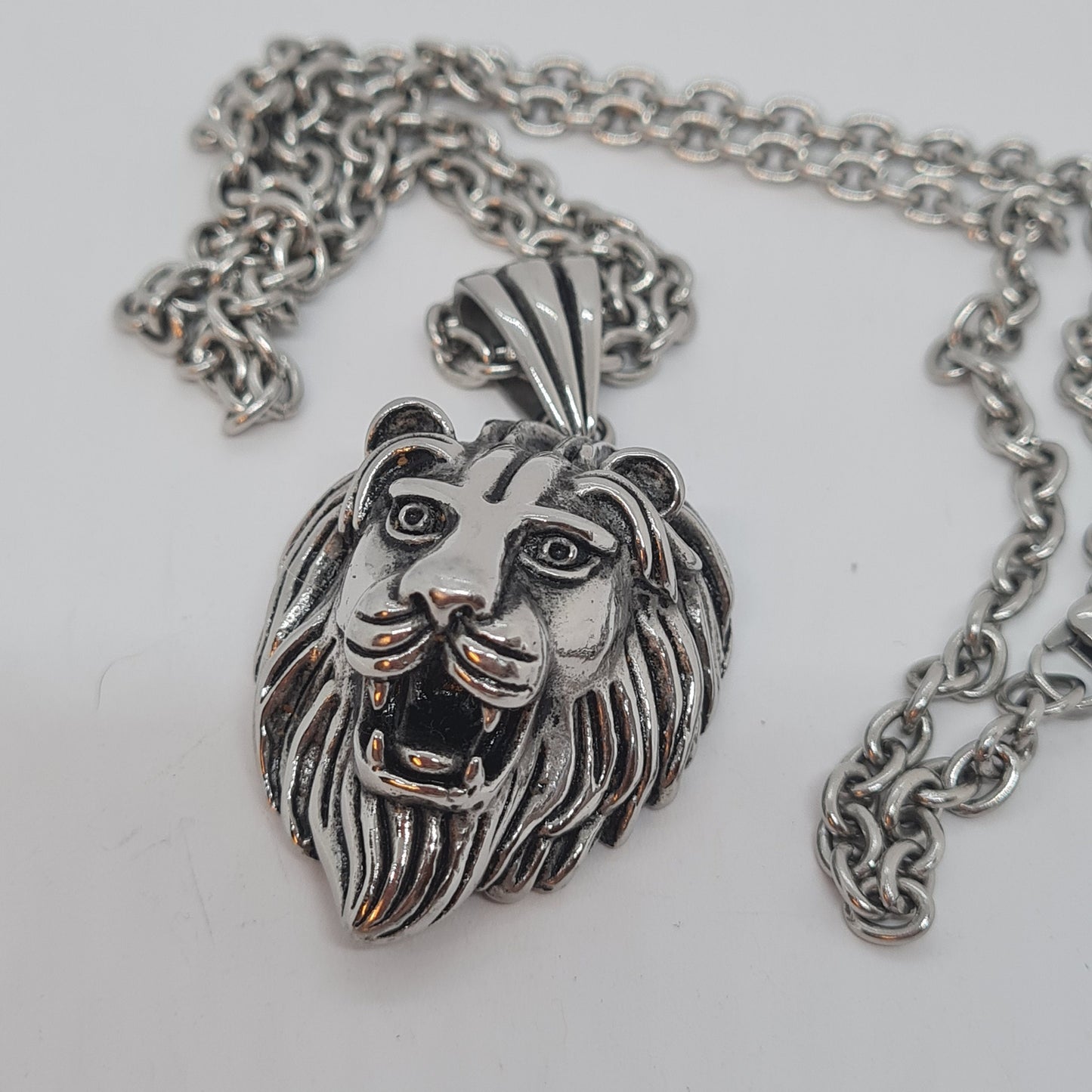 Vintage heavy lion head pendant necklace Silver tone metal chain with chunky pendant