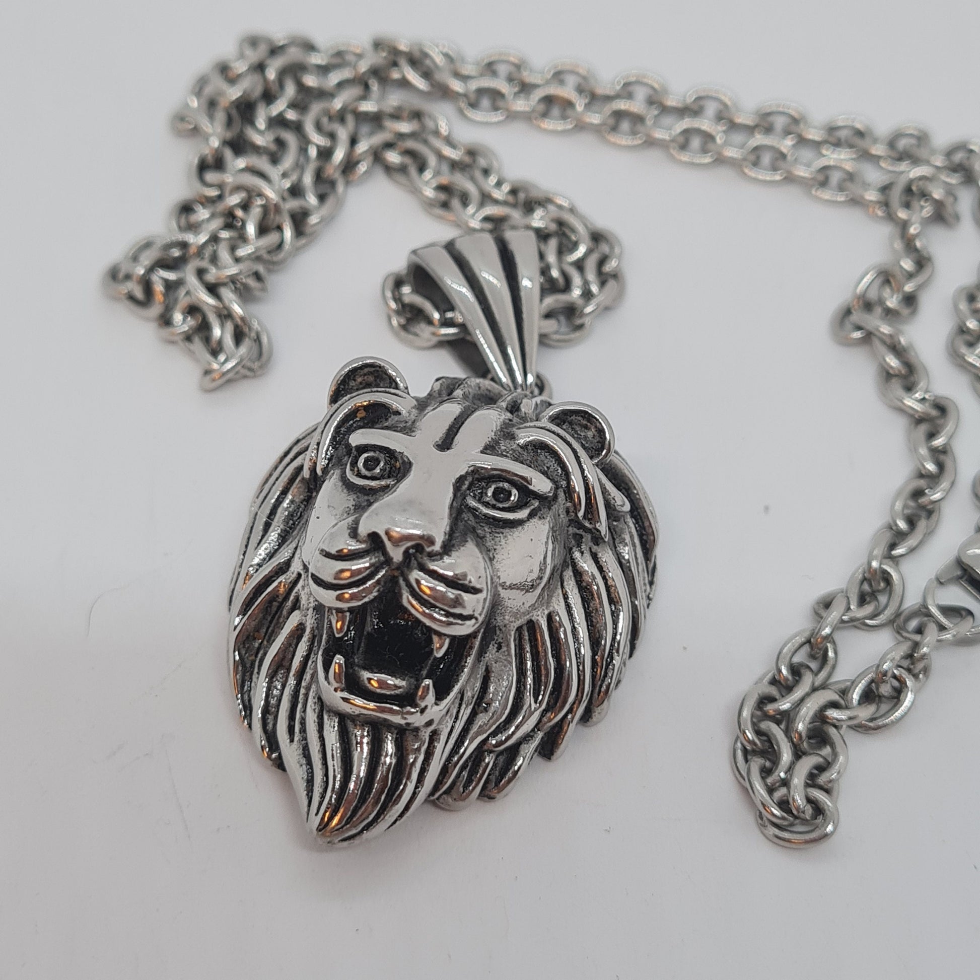 Vintage heavy lion head pendant necklace Silver tone metal chain with chunky pendant
