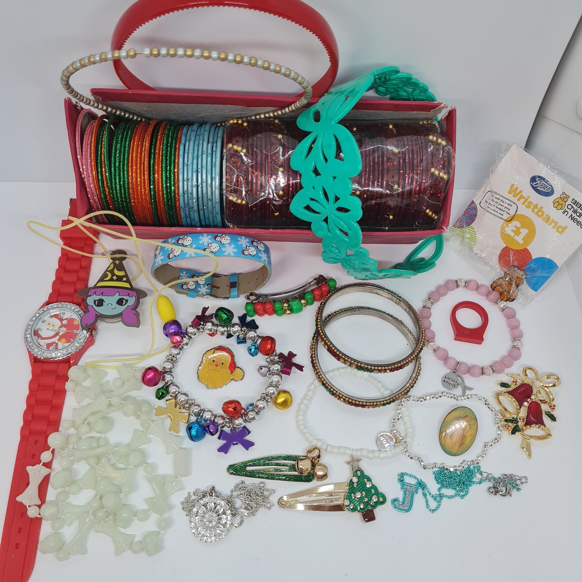 Vintage kid&#39;s jewelry lot. Christmas-themed—all wearable 50 and more items.