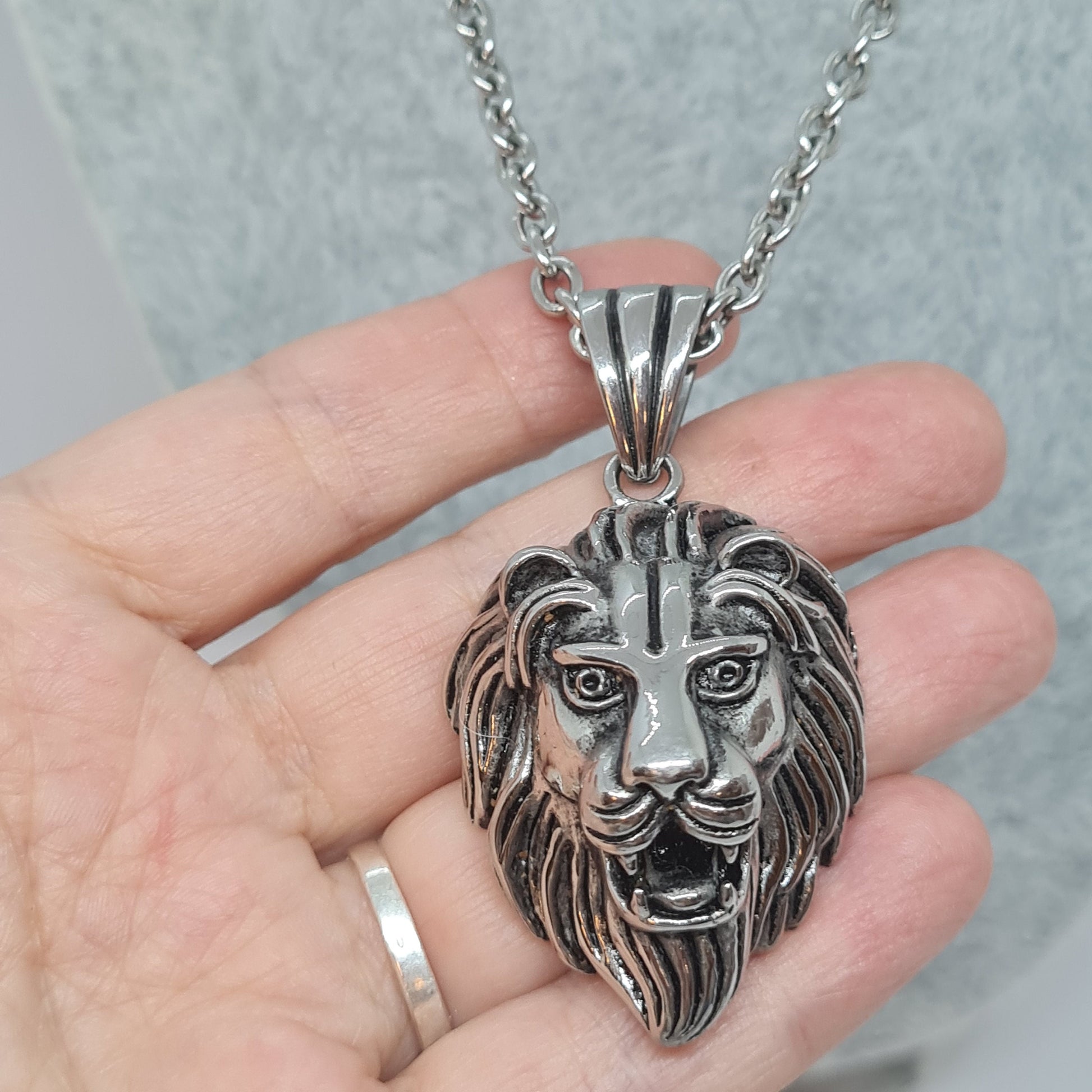 Vintage heavy lion head pendant necklace Silver tone metal chain with chunky pendant