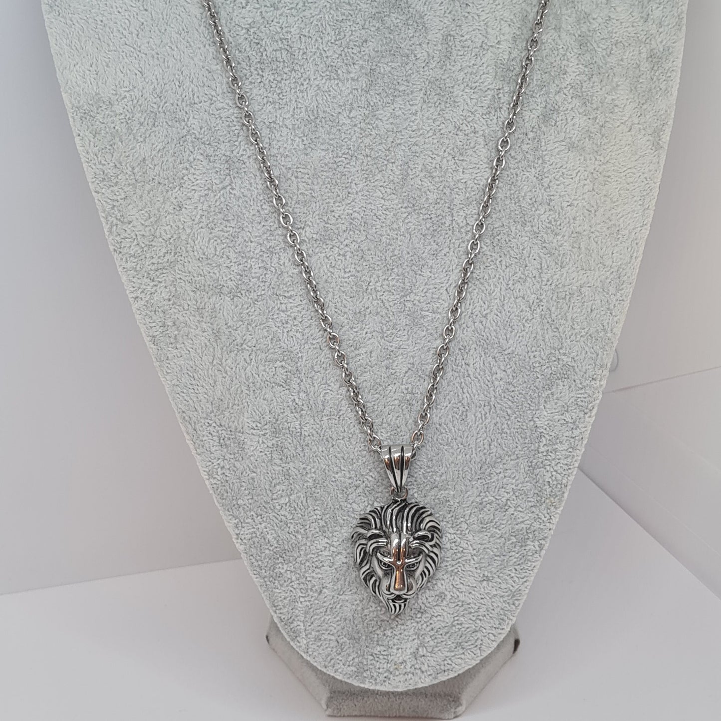 Vintage heavy lion head pendant necklace Silver tone metal chain with chunky pendant