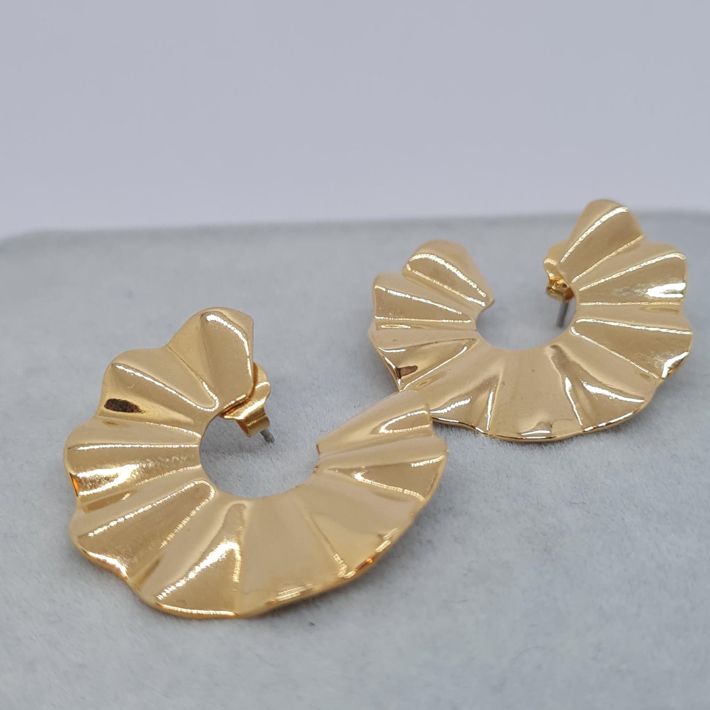 Vintage AVON Gold-Tone Swirl Earrings, 1986 Designer Jewelry