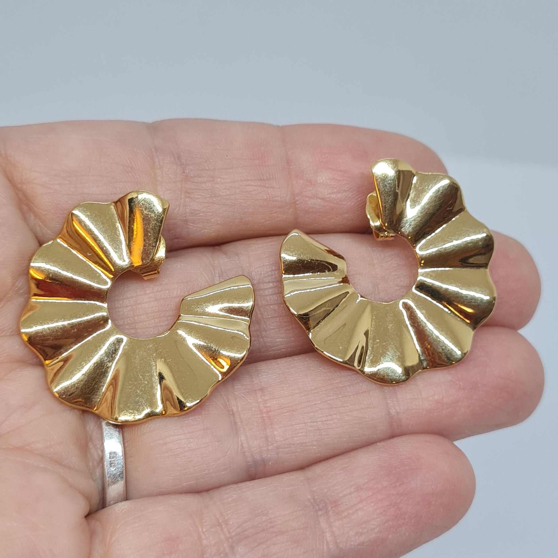 Vintage AVON Gold-Tone Swirl Earrings, 1986 Designer Jewelry