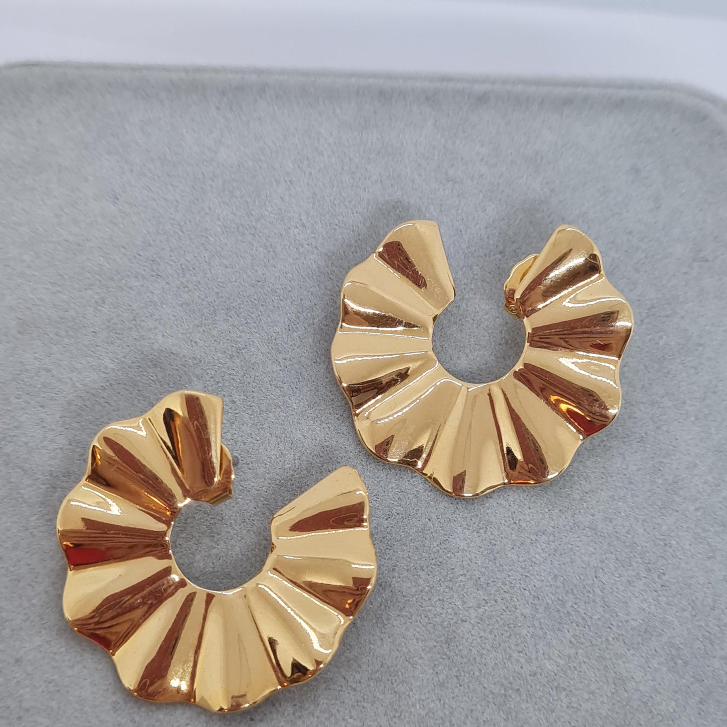 Vintage AVON Gold-Tone Swirl Earrings, 1986 Designer Jewelry