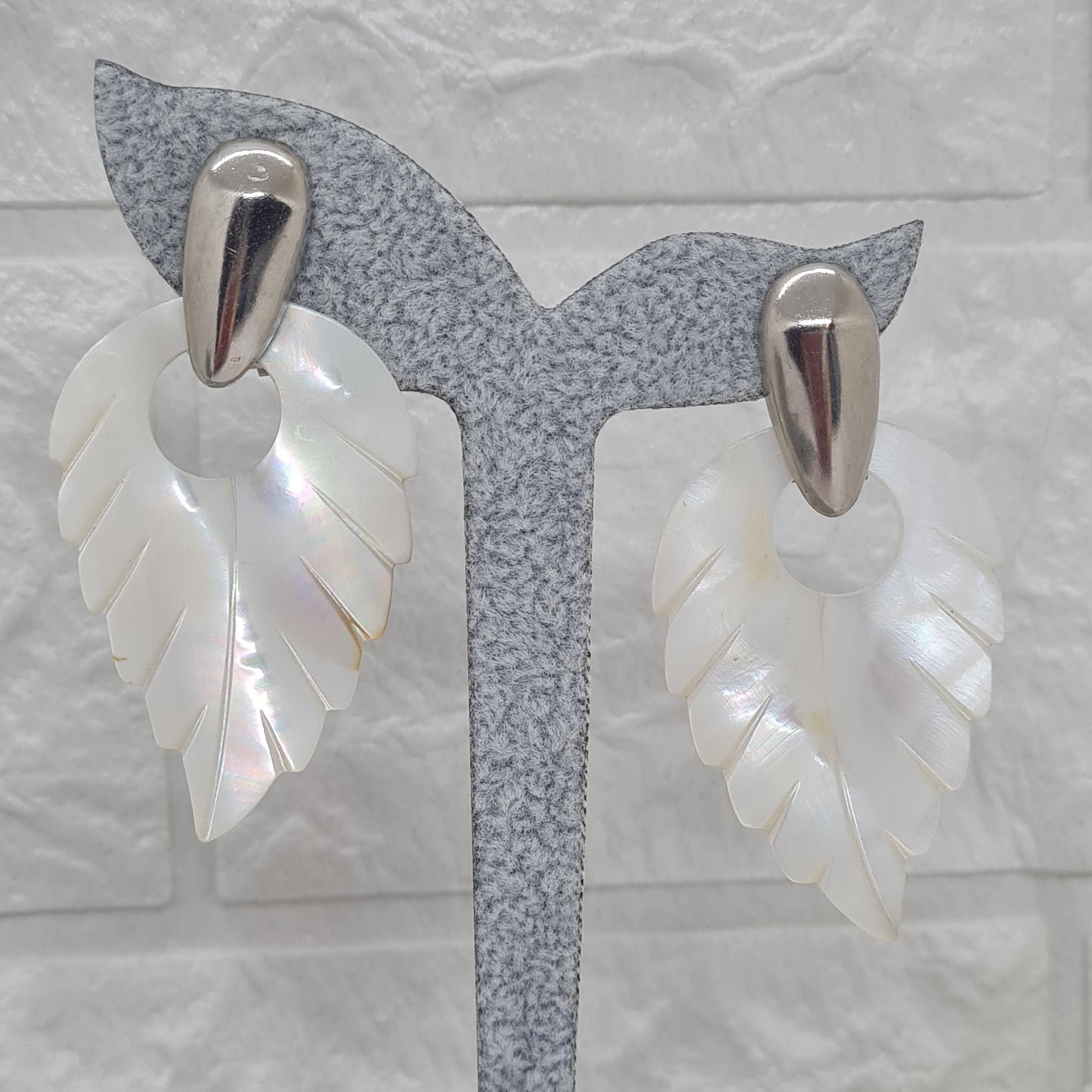 Vintage seashell earrings Mother-of-pearl drop earrings for summer