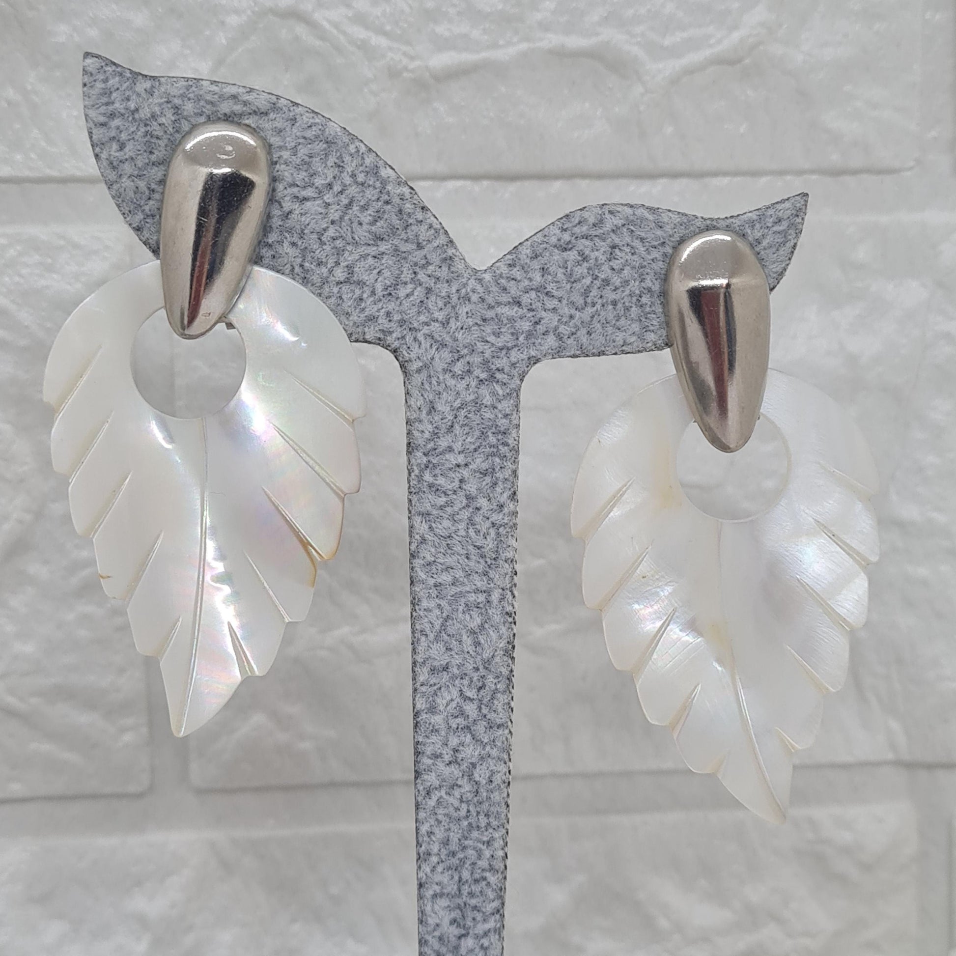 Vintage seashell earrings Mother-of-pearl drop earrings for summer