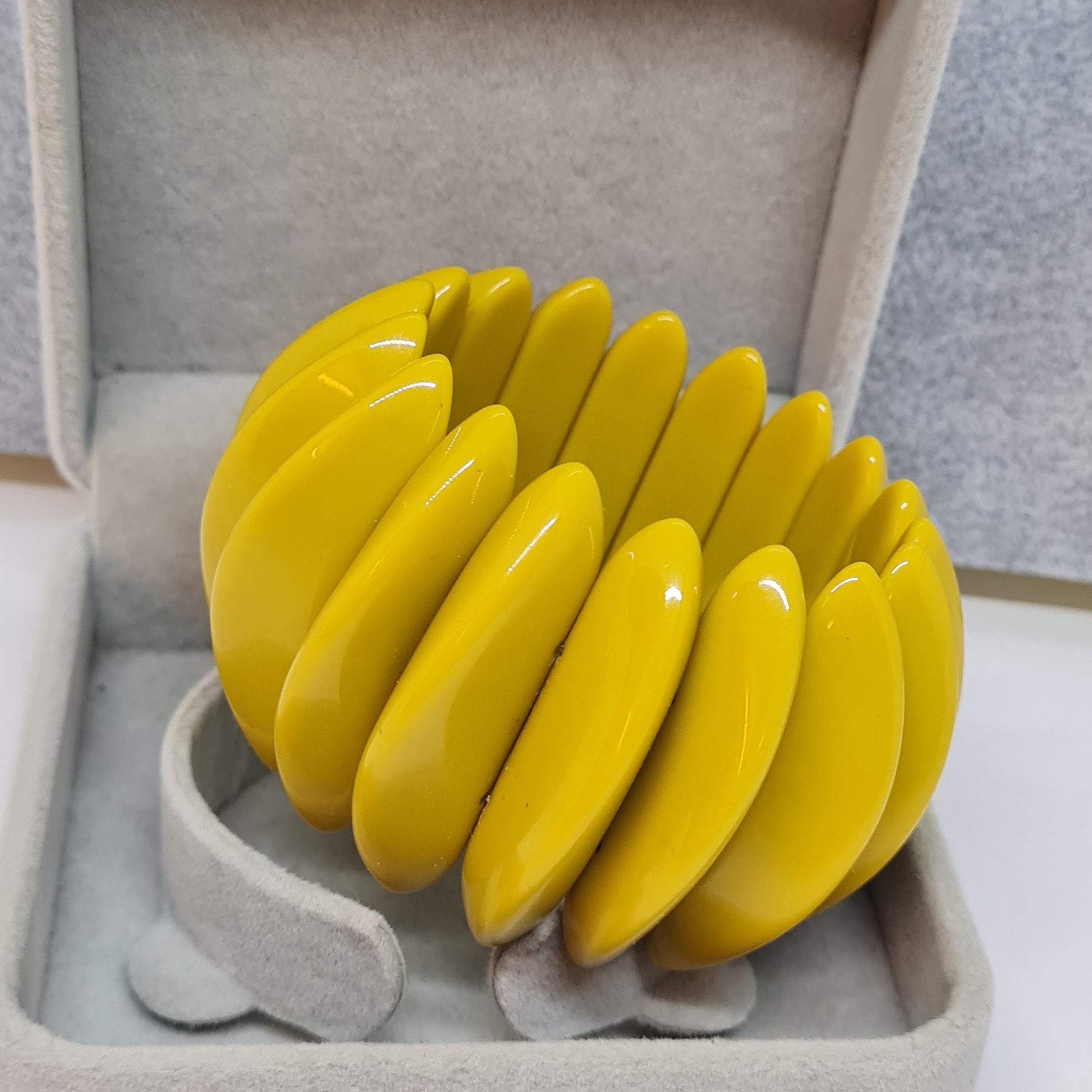 Vintage plastic stretchy bracelet Olive color adjustable bracelet