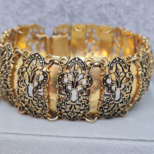 Awesome vintage link bracelet. Textured gold-tone Victorian revival bracelet.