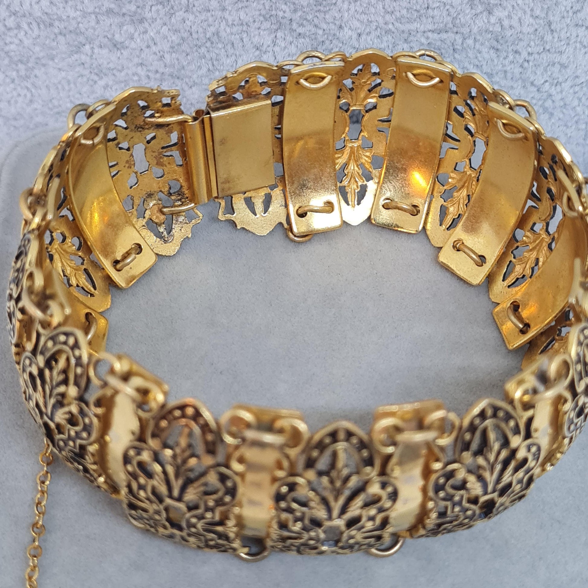 Vintage Gold-Tone Link Bracelet: Victorian Revival Textured Design