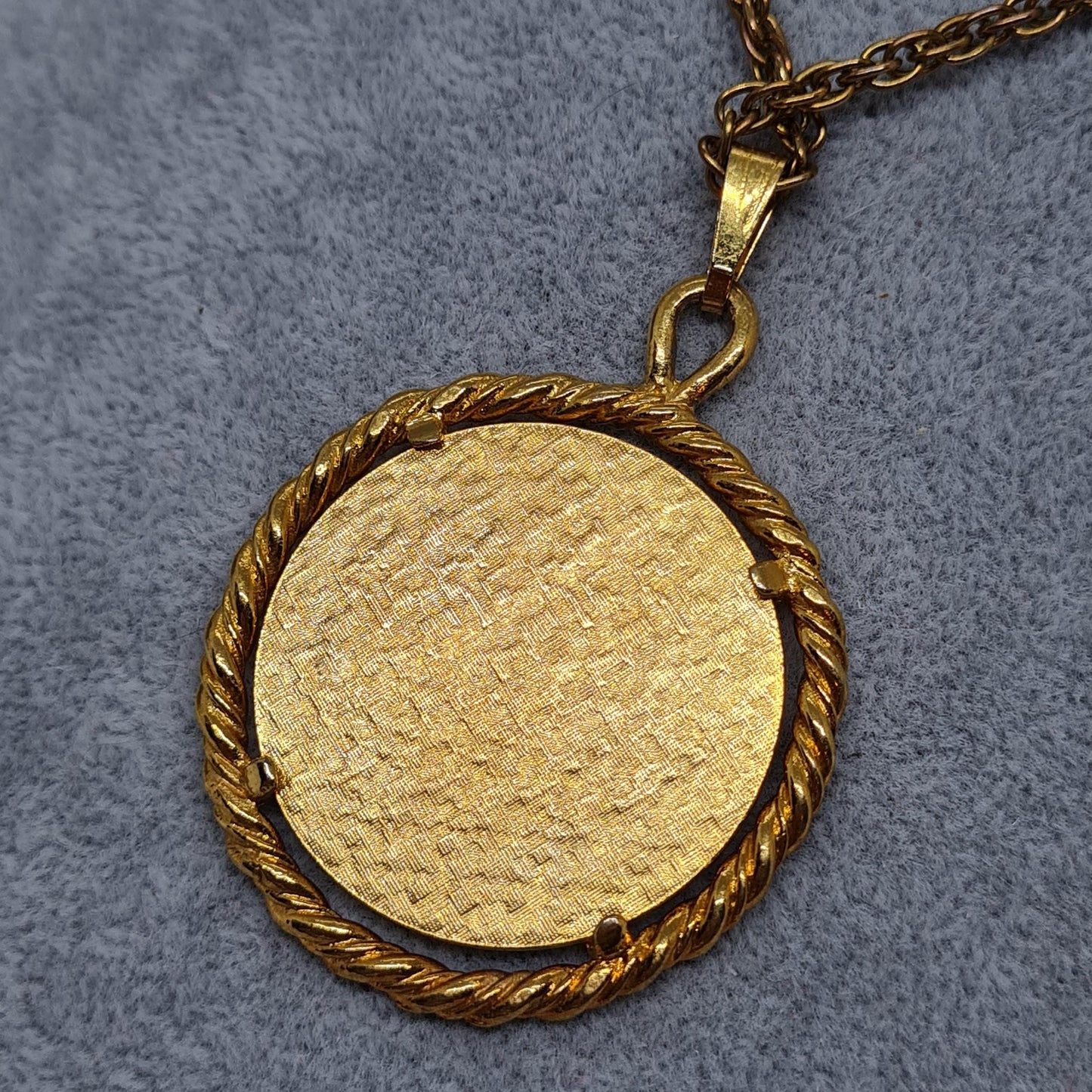 Vintage CANCER zodiac sign pendant necklace Gold-tone chain and coin pendant in a rope circle