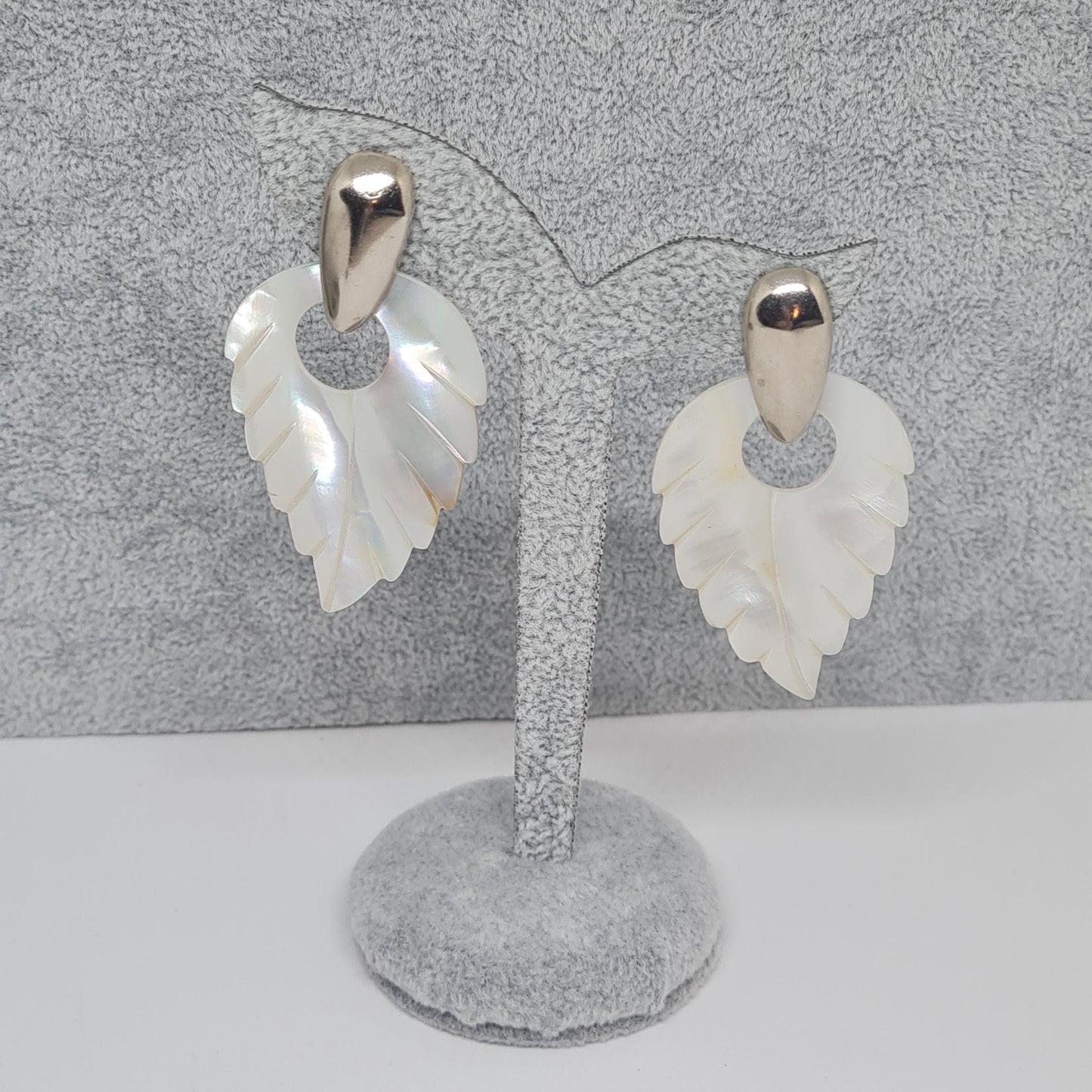 Vintage seashell earrings Mother-of-pearl drop earrings for summer