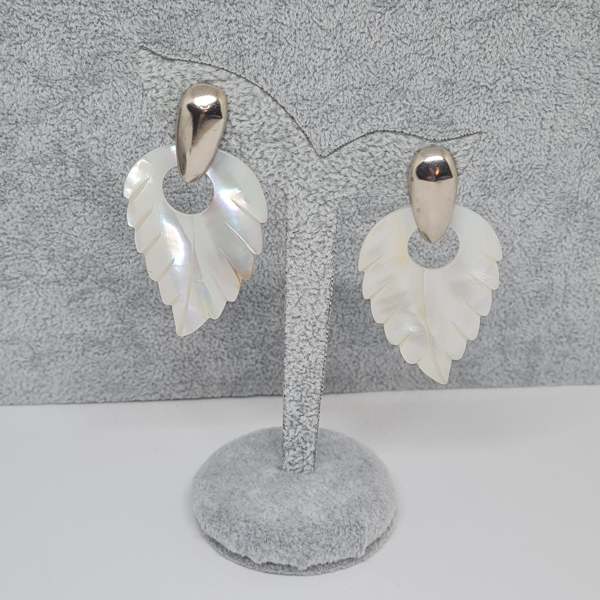 Vintage seashell earrings Mother-of-pearl drop earrings for summer