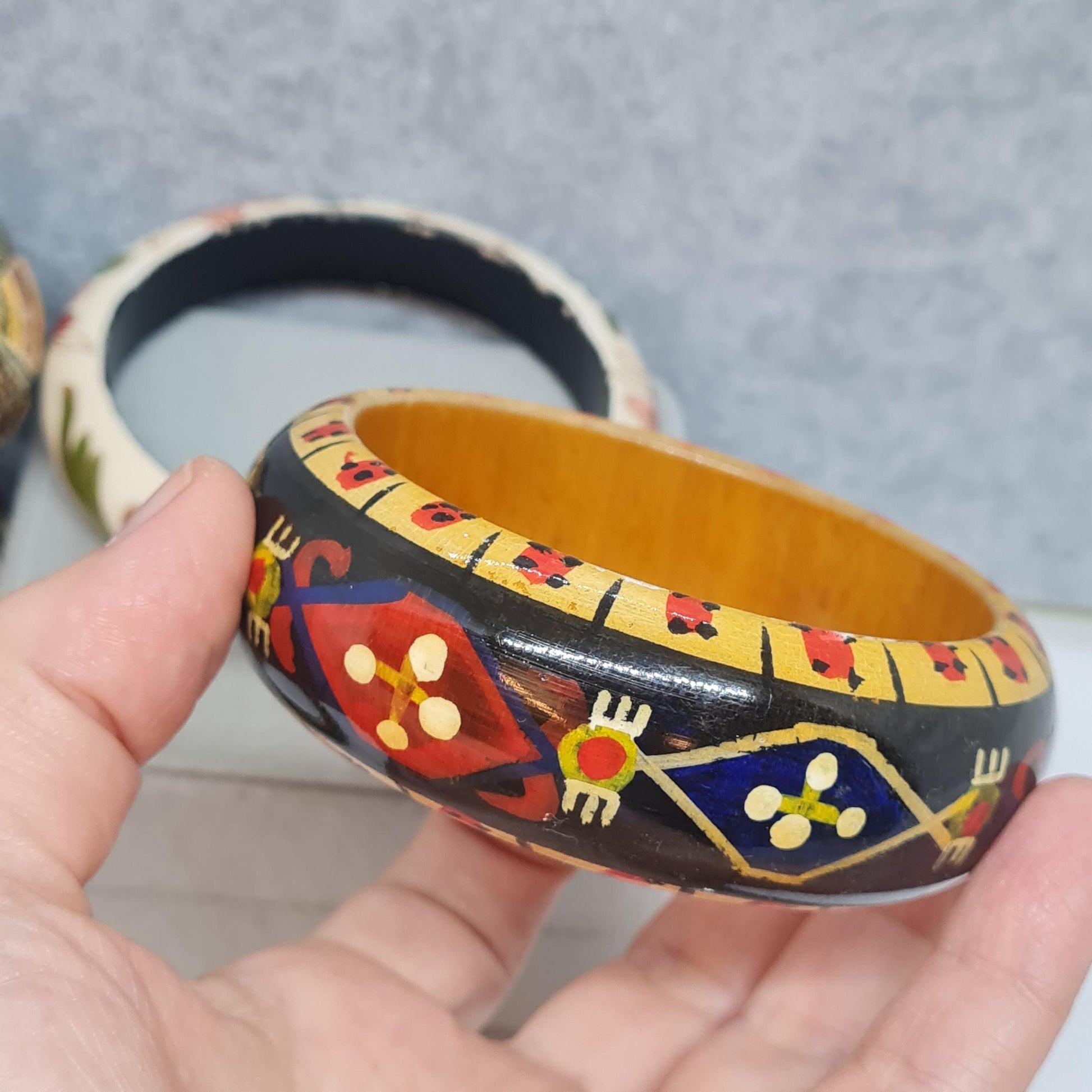 Vintage wooden hand-painted chunky bangle Floral motif bracelet