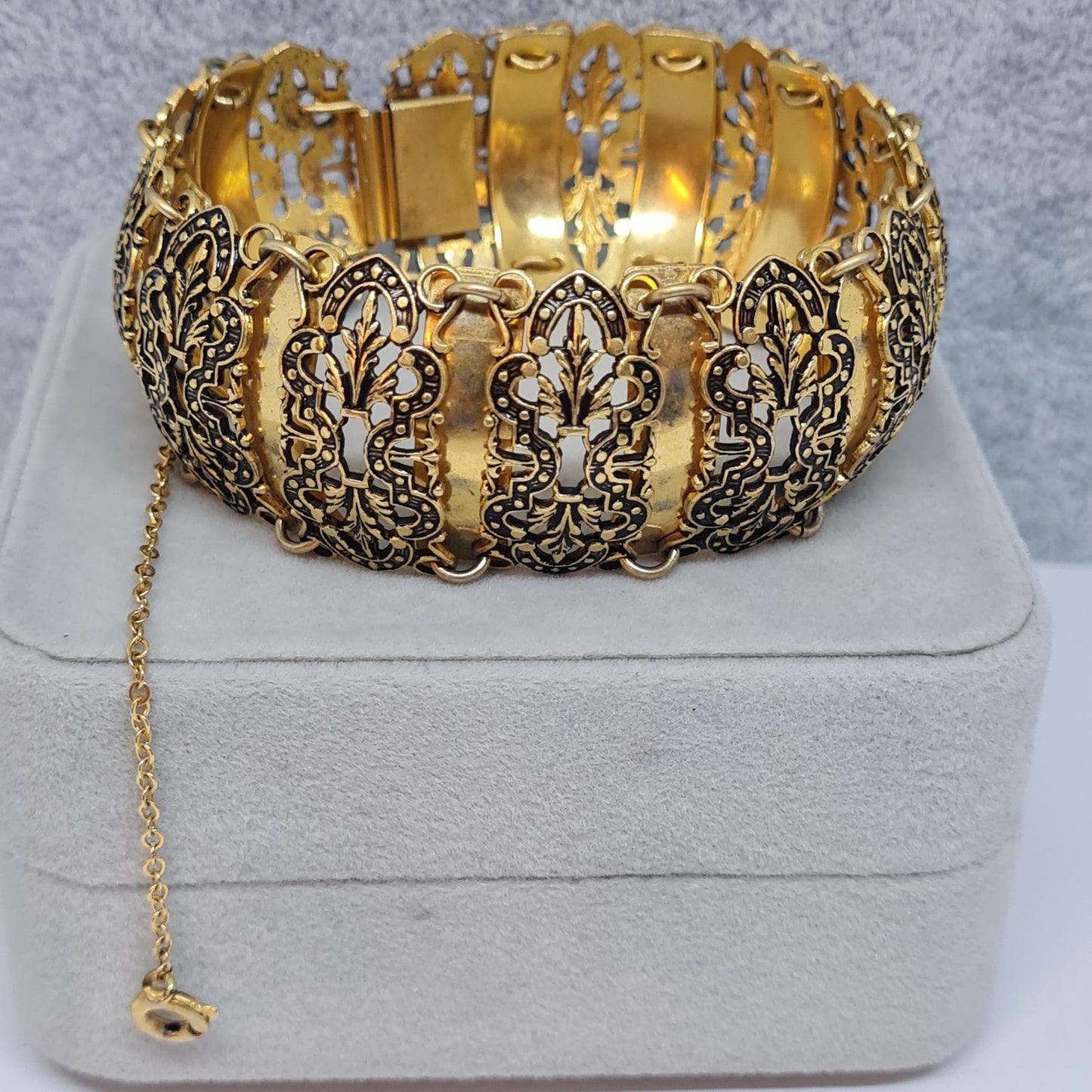 Vintage Gold-Tone Link Bracelet: Victorian Revival Textured Design