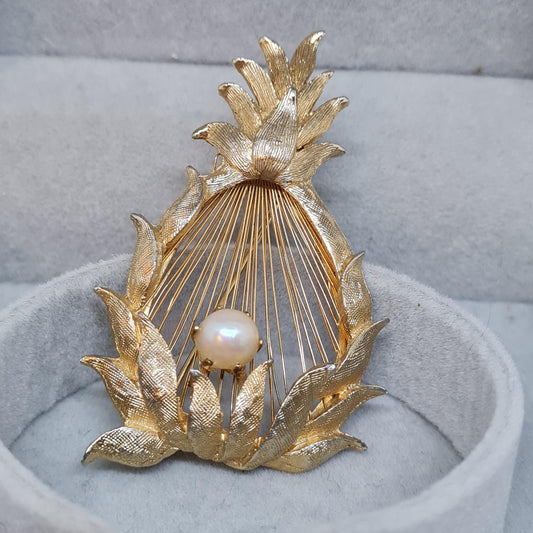 Vintage BROOKS pineapple brooch. Gold-tone textured metal with natural pearl brooch pin.