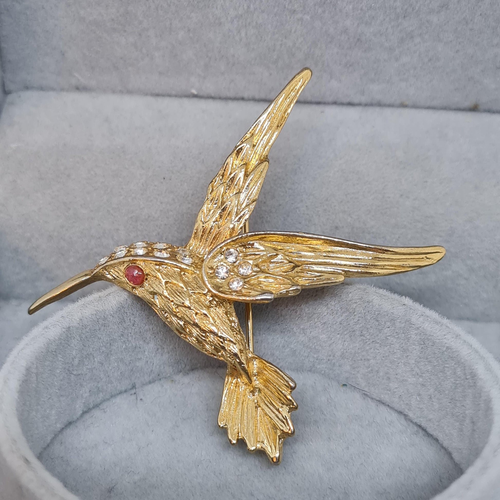 Vintage Gold-Tone Hummingbird Brooch: Rhinestone Bird Pin