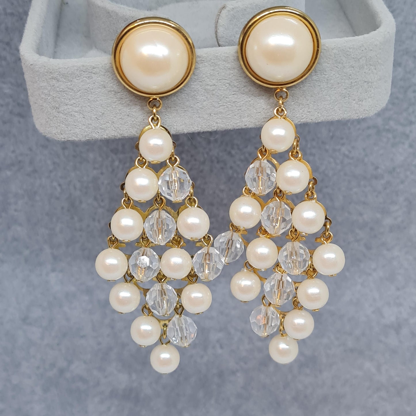 Vintage AVON waterfall pearl earrings. Gold-tone metal with white and clear plastic beads. Dangle earrings for wedding.