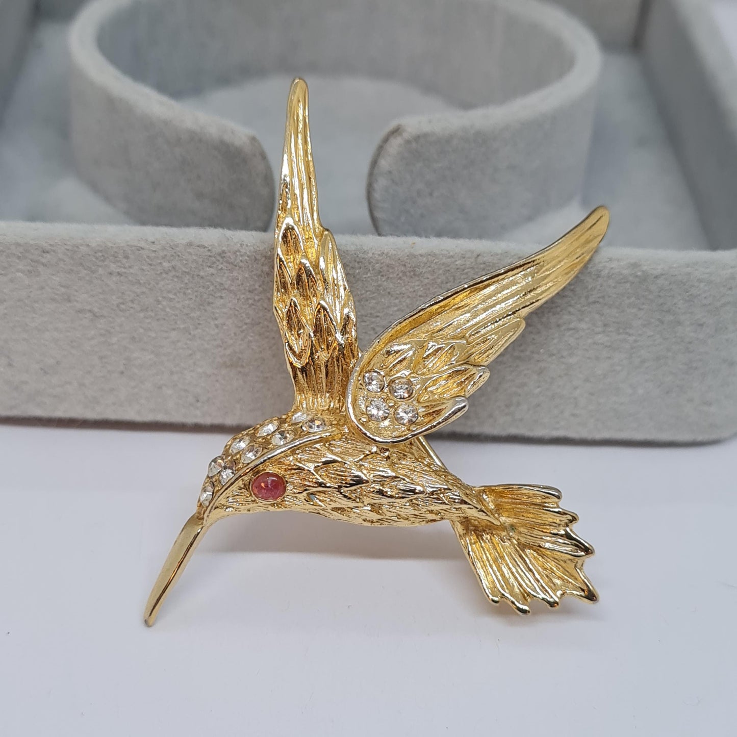 Vintage Gold-Tone Hummingbird Brooch: Rhinestone Bird Pin