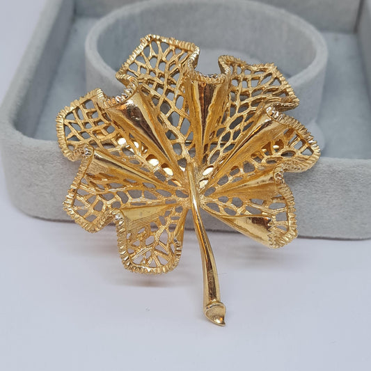 Vintage waving leaf brooch Gold-tone textured metal floral brooch pin