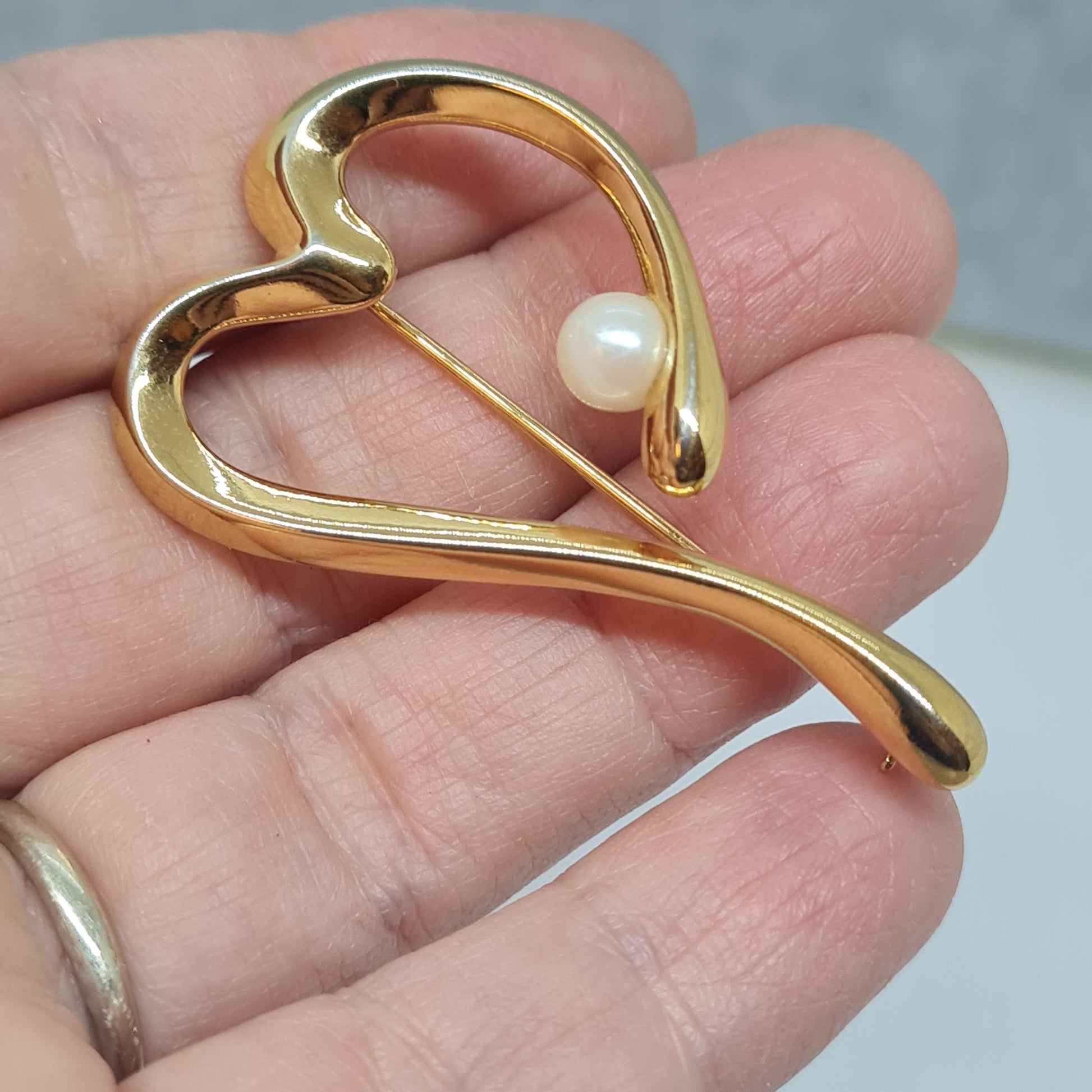 Vintage abstract heart brooch Gloss gold-tone metal brooch pin with faux pearl Valentine's Day gift