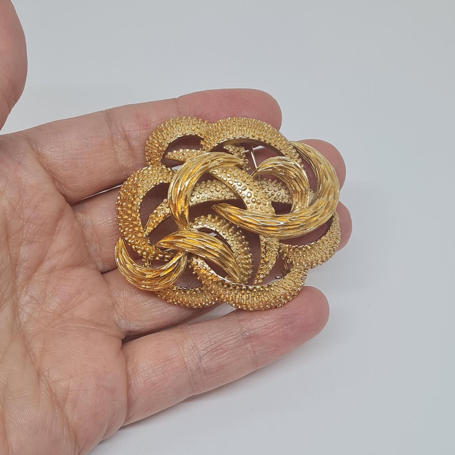 CROWN TRIFARI knot brooch, Textured gold-tone metal, Vintage designer abstract brooch pin, Gift idea for mother