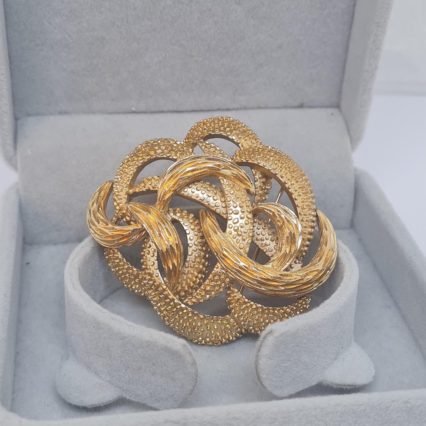 CROWN TRIFARI knot brooch, Textured gold-tone metal, Vintage designer abstract brooch pin, Gift idea for mother