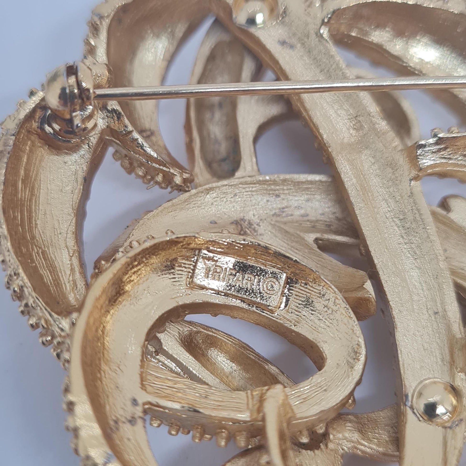 CROWN TRIFARI knot brooch, Textured gold-tone metal, Vintage designer abstract brooch pin, Gift idea for mother